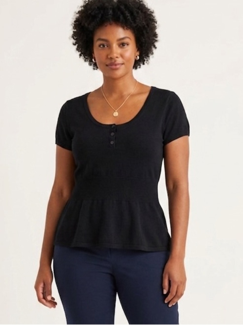 Women’s Black Scoop Neck Short Sleeve Knit Top